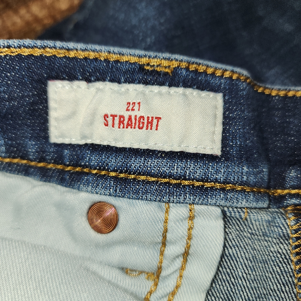 Lucky Brand Men's Classic Blue Denim 221 Straight Leg Jeans. Size 36/32. - Picture 5 of 8